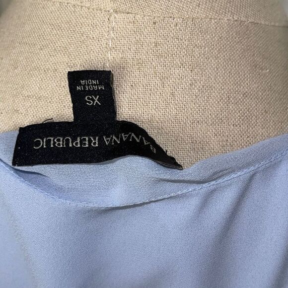 Banana Republic Blouse - Perfect for Work - Picture 5 of 5